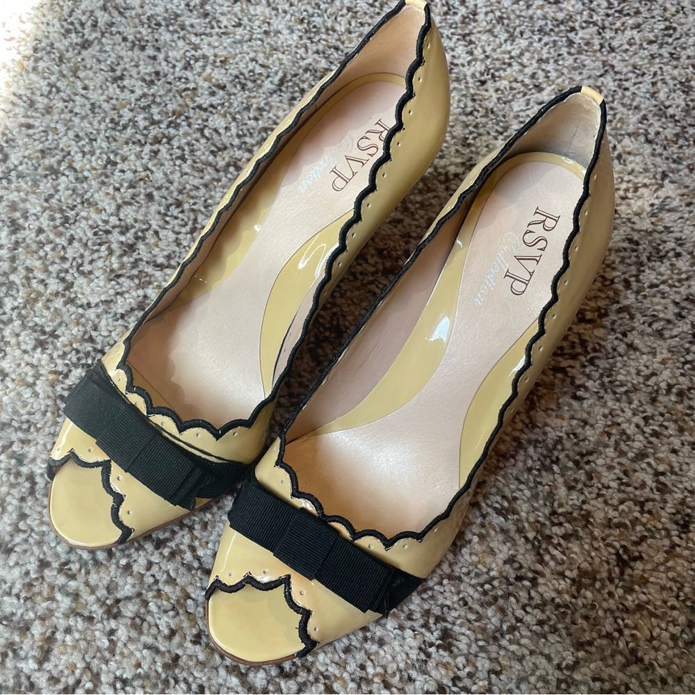 RSVP Patent Leather Peep Toe Scalloped Heels Yellow Made in Brazil Bow 6.5 New
